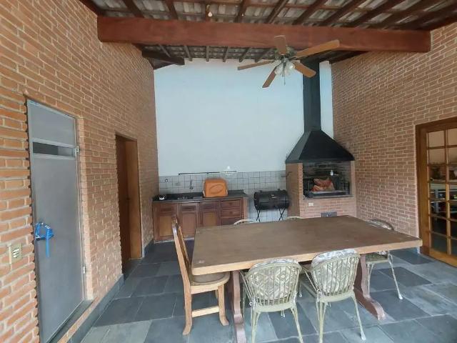 Casa / Sobrado para Locação em Cotia/SP Vila Santo Antônio 4 Quartos