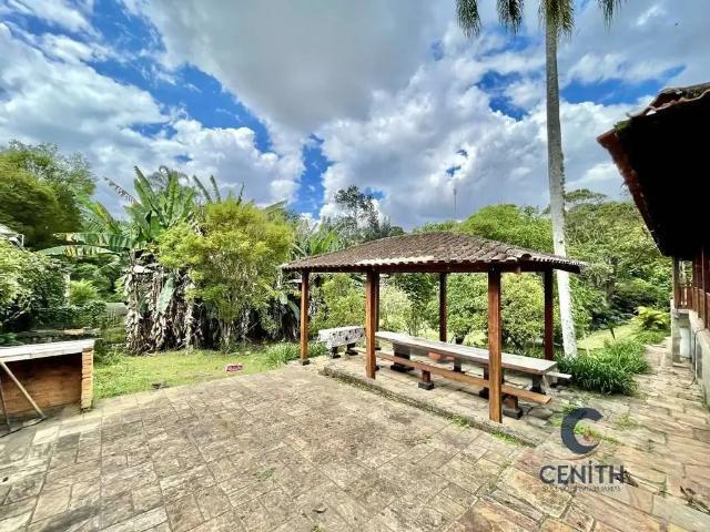 Casa / Sobrado para Locação em Cotia/SP Vila Santo Antônio 5 Quartos