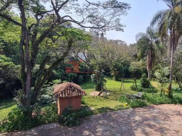 Casa / Sobrado para Locação em Cotia/SP Vila Santo Antônio 5 Quartos