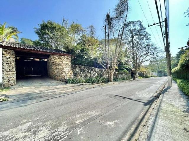 Casa / Sobrado para Locação em Cotia/SP Vila Santo Antônio 5 Quartos