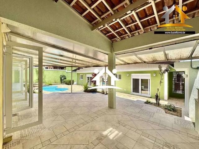 Casa / Sobrado para Locação em Cotia/SP Granja Viana 8 Quartos