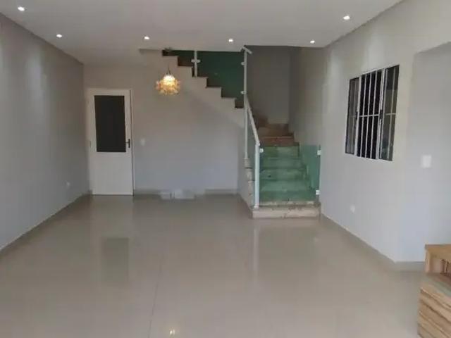 Casa / Sobrado para Locação em Cotia/SP Jardim Leonor 3 Quartos