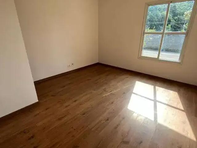 Casa / Sobrado para Locação em Cotia/SP Jardim Maria Tereza 2 Quartos
