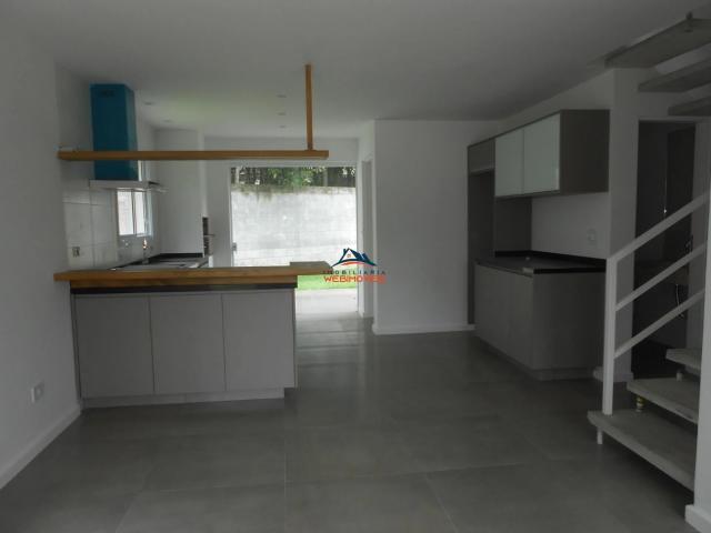 Casa / Sobrado para Locação em Cotia/SP Jardim Pioneiro 3 Quartos