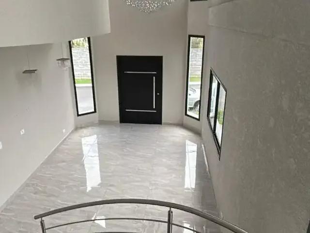 Casa / Sobrado para Locação em Colombo/PR Arruda 3 Quartos