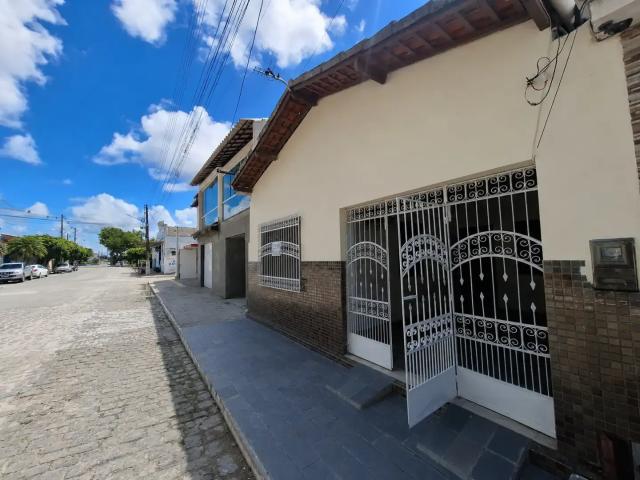 Casa / Sobrado para Locação em Conde/BA Centro 3 Quartos