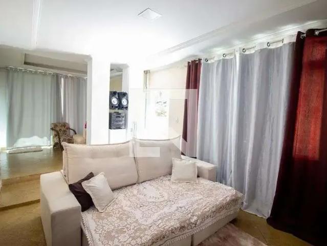Casa / Sobrado para Locação em Contagem/MG Tropical 2 Quartos