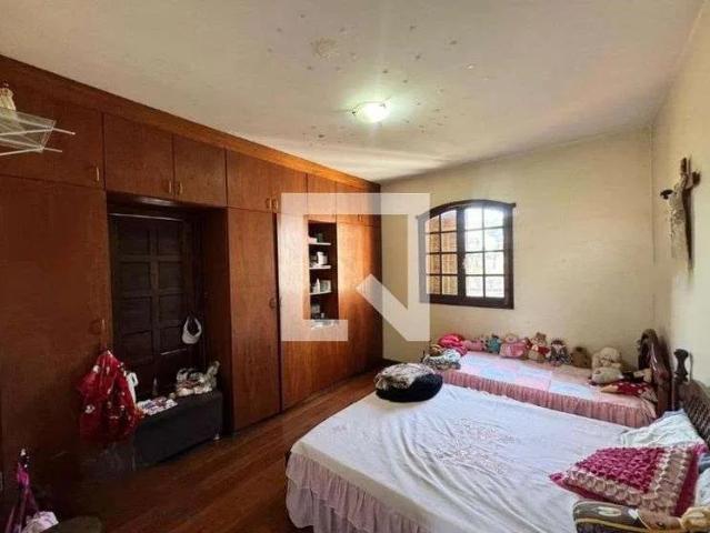 Casa / Sobrado para Locação em Contagem/MG Três Barras 6 Quartos
