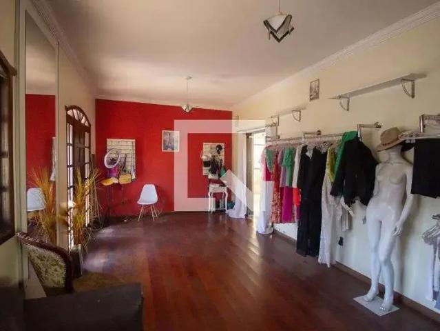 Casa / Sobrado para Locação em Contagem/MG Três Barras 6 Quartos