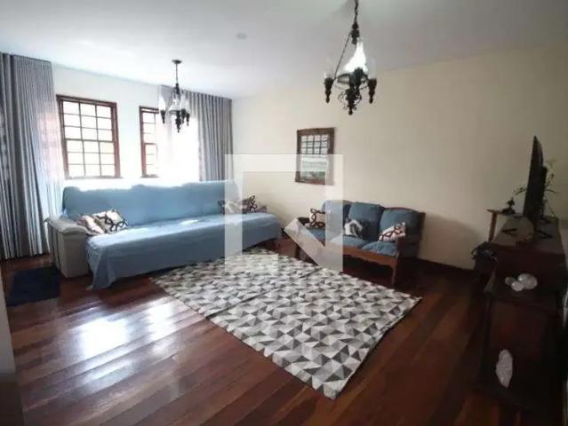 Casa / Sobrado para Locação em Contagem/MG Água Branca 5 Quartos