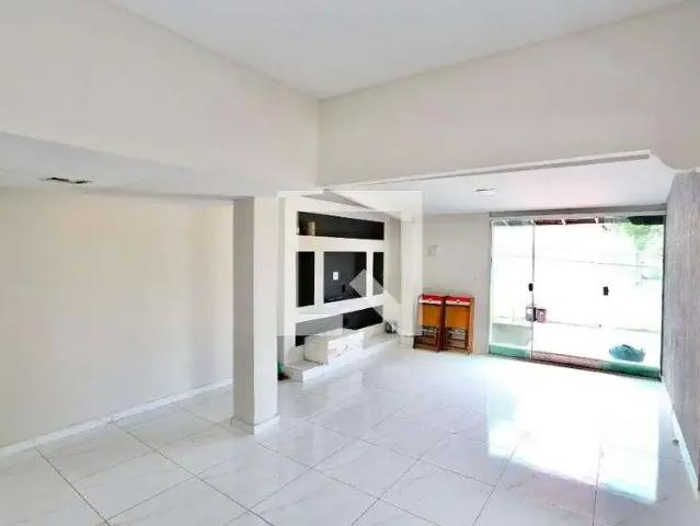 Casa / Sobrado para Locação em Contagem/MG Água Branca 2 Quartos