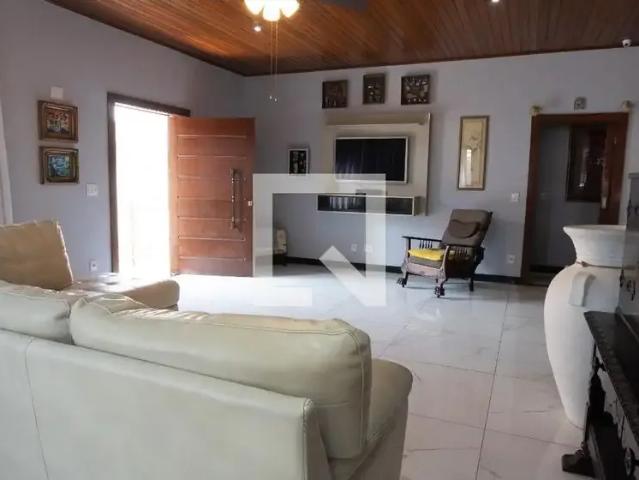 Casa / Sobrado para Locação em Contagem/MG Cabral 3 Quartos