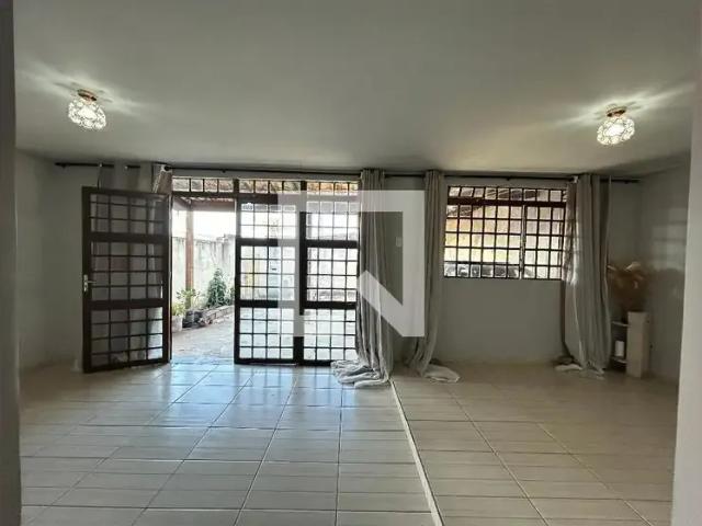 Casa / Sobrado para Locação em Contagem/MG Colonial 4 Quartos