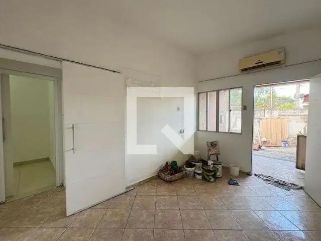 Casa / Sobrado para Locação em Contagem/MG JK 2 Quartos