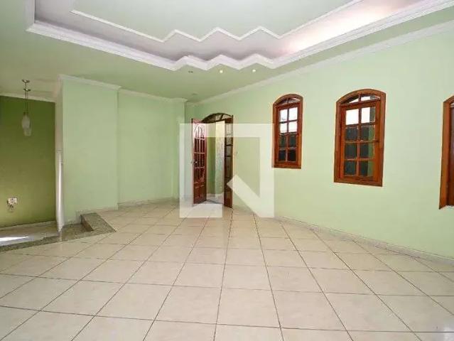 Casa / Sobrado para Locação em Contagem/MG Piraguara 3 Quartos
