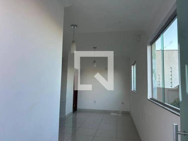 Casa / Sobrado para Locação em Contagem/MG Santa Helena 3 Quartos
