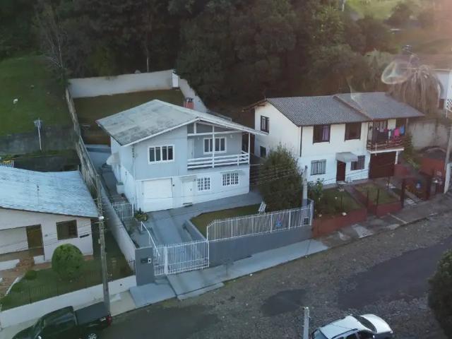 Casa / Sobrado para Locação em Caçador/SC Der 3 Quartos