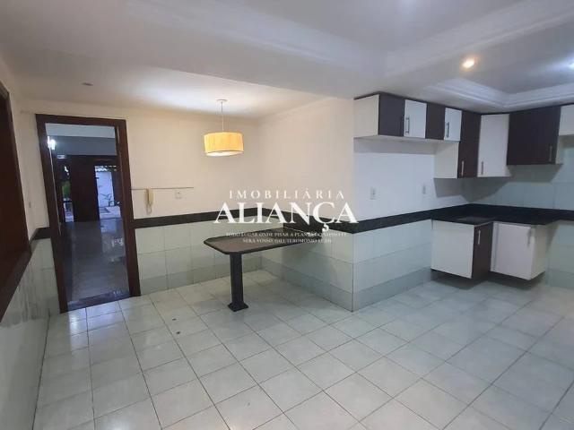 Casa / Sobrado para Locação em Cabo Frio/RJ Jardim Excelsior 4 Quartos
