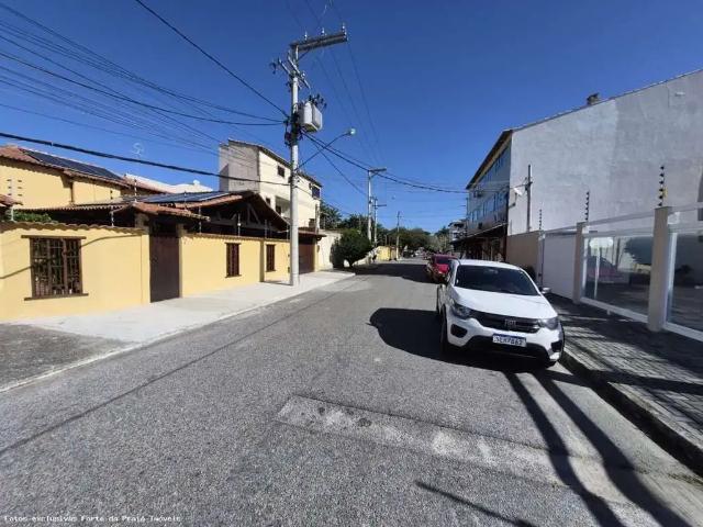 Casa / Sobrado para Locação em Cabo Frio/RJ Palmeiras 3 Quartos
