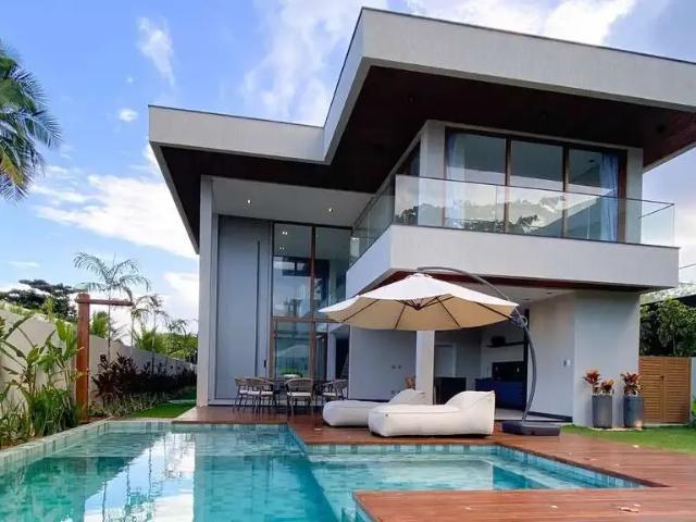 Casa / Sobrado para Locação em Camaçari/BA Monte Gordo 7 Quartos