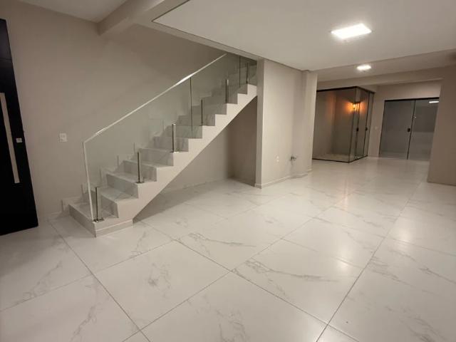 Casa / Sobrado para Locação em Camboriú/SC Centro 3 Quartos