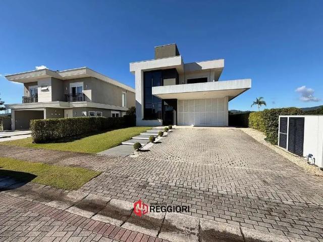Casa / Sobrado para Locação em Camboriú/SC Centro 4 Quartos