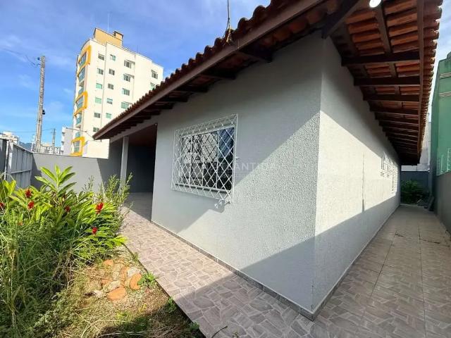 Casa / Sobrado para Locação em Camboriú/SC Santa Regina 3 Quartos