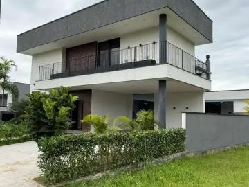 Casa / Sobrado para Locação em Camboriú/SC Santa Regina 4 Quartos