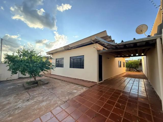 Casa / Sobrado para Locação em Campo Grande/MS Coopharádio 3 Quartos