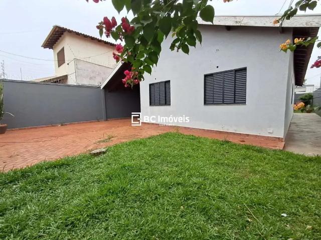 Casa / Sobrado para Locação em Campo Grande/MS Carandá Bosque 3 Quartos