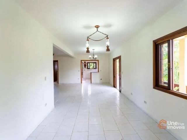 Casa / Sobrado para Locação em Campo Largo/PR Vila Delurdes 5 Quartos