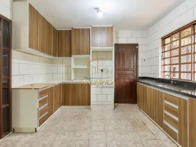 Casa / Sobrado para Locação em Campo Largo/PR Loteamento Vila Verde 4 Quartos