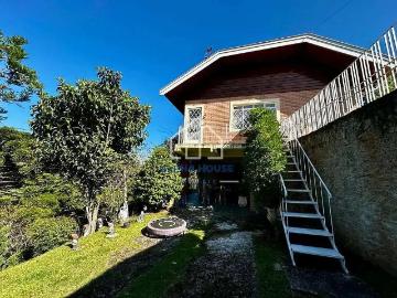 Casa / Sobrado para Locação em Campos do Jordão/SP Centro 4 Quartos