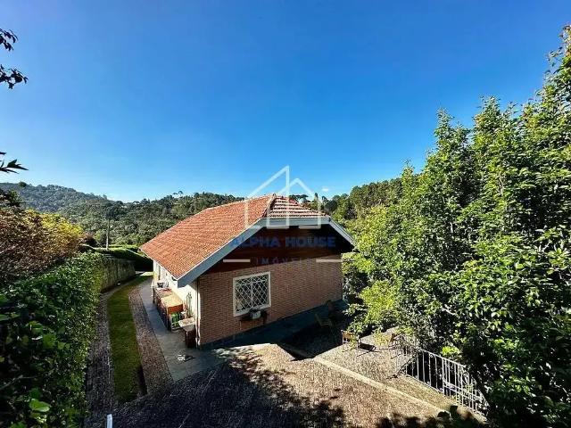 Casa / Sobrado para Locação em Campos do Jordão/SP Centro 4 Quartos