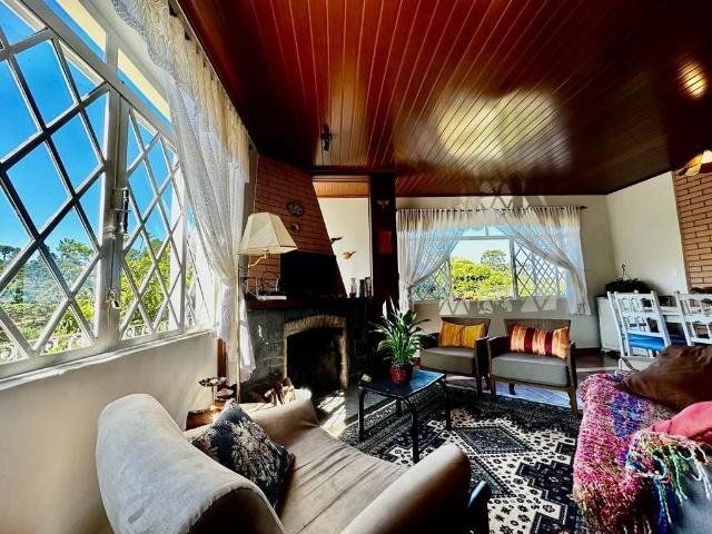 Casa / Sobrado para Locação em Campos do Jordão/SP Vale Encantado 4 Quartos