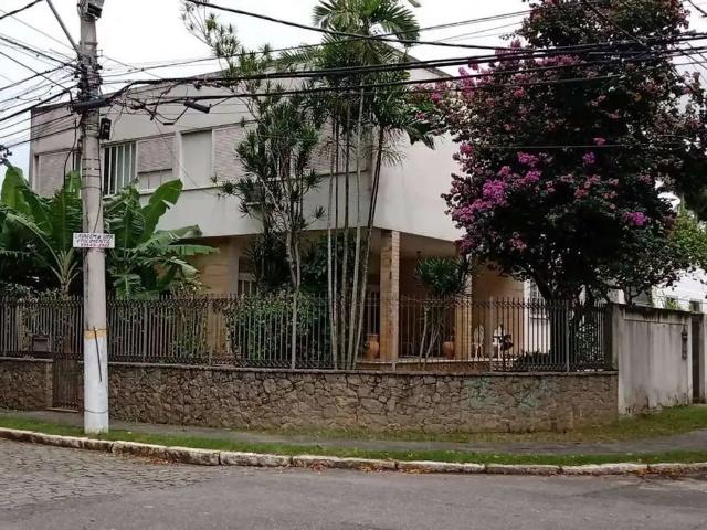 Casa / Sobrado para Locação em Campos dos Goytacazes/RJ Parque Tamandaré 9 Quartos
