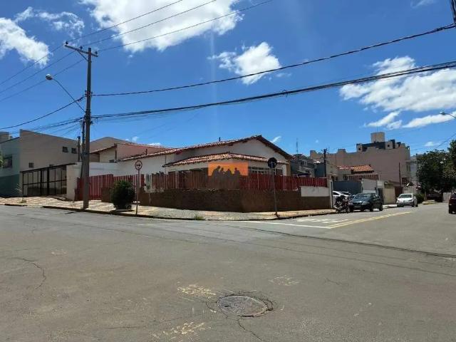 Casa / Sobrado para Locação em Campinas/SP Taquaral 3 Quartos