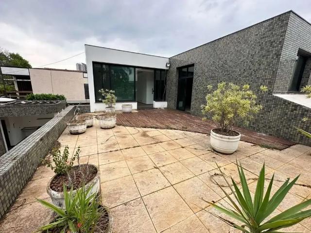 Casa / Sobrado para Locação em Campinas/SP Nova Campinas 8 Quartos