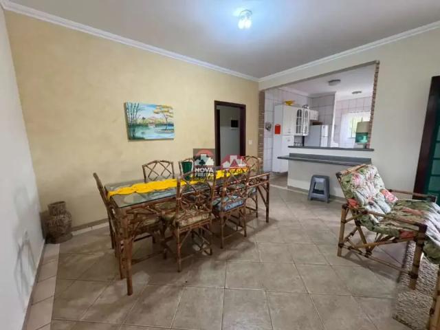 Casa / Sobrado para Locação em Caraguatatuba/SP Massaguaçu 3 Quartos