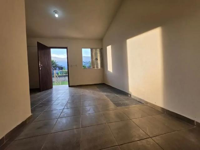 Casa / Sobrado para Locação em Caraguatatuba/SP Massaguaçu 2 Quartos