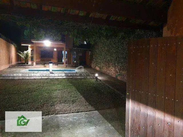 Casa / Sobrado para Locação em Caraguatatuba/SP Massaguaçu 4 Quartos