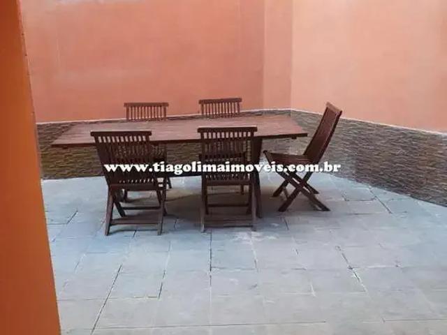 Casa / Sobrado para Locação em Caraguatatuba/SP Massaguaçu 4 Quartos