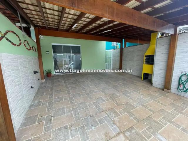 Casa / Sobrado para Locação em Caraguatatuba/SP Massaguaçu 4 Quartos