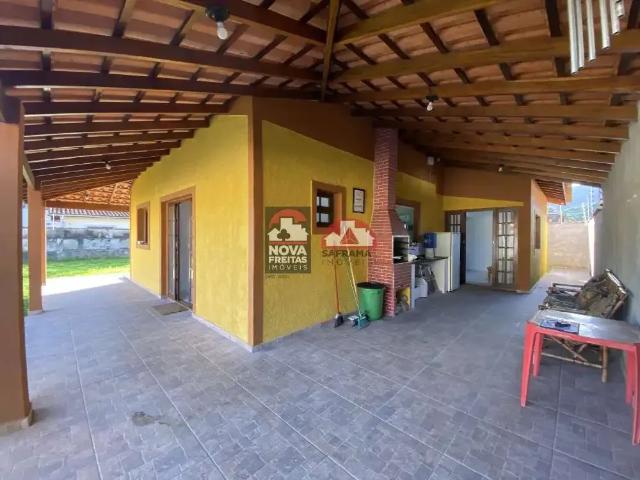 Casa / Sobrado para Locação em Caraguatatuba/SP Martim de Sá 4 Quartos