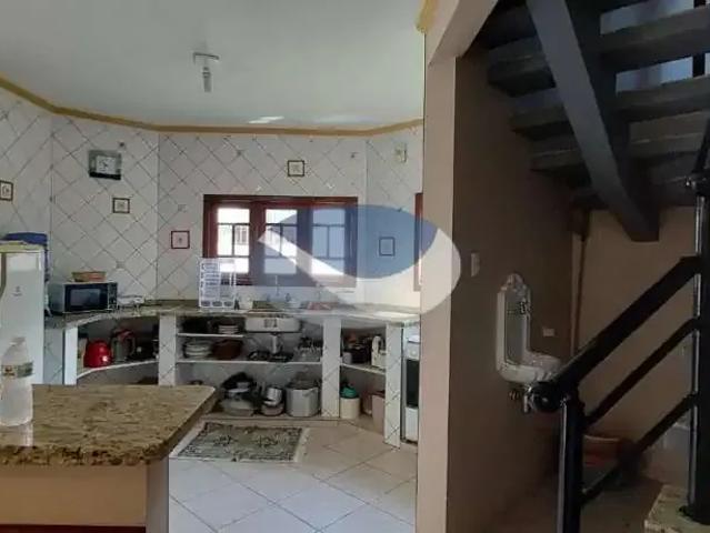 Casa / Sobrado para Locação em Caraguatatuba/SP Martim de Sá 4 Quartos