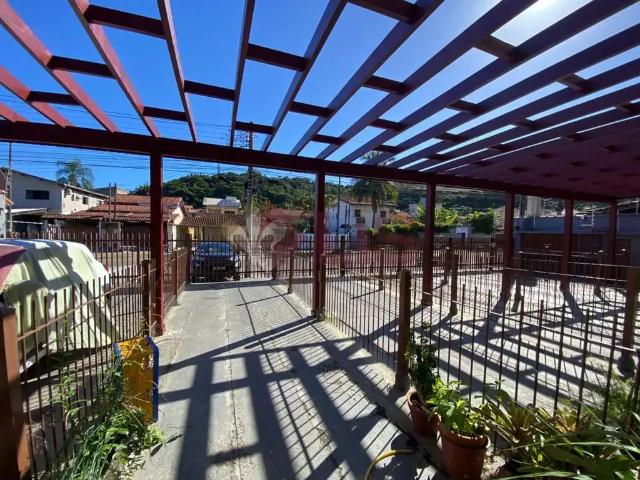 Casa / Sobrado para Locação em Caraguatatuba/SP Martim de Sá 2 Quartos
