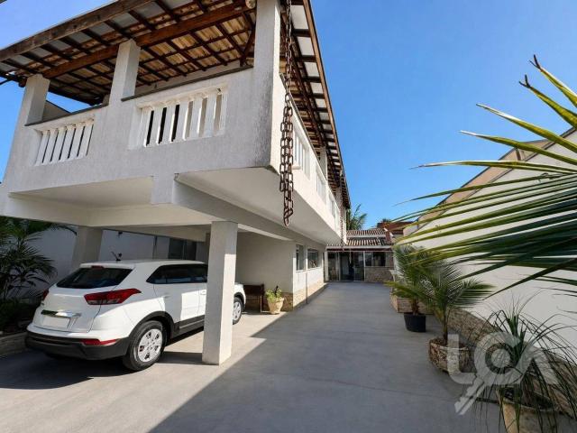 Casa / Sobrado para Locação em Caraguatatuba/SP Martim de Sá 3 Quartos