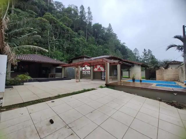 Casa / Sobrado para Locação em Caraguatatuba/SP Capricórnio III 4 Quartos