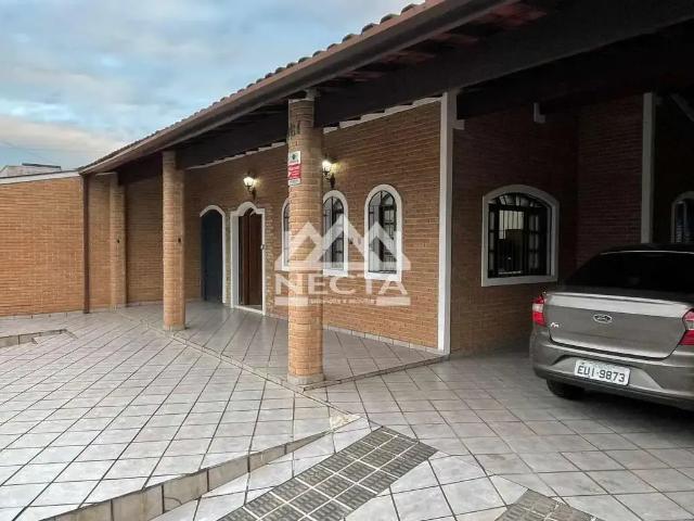 Casa / Sobrado para Locação em Caraguatatuba/SP Centro 4 Quartos