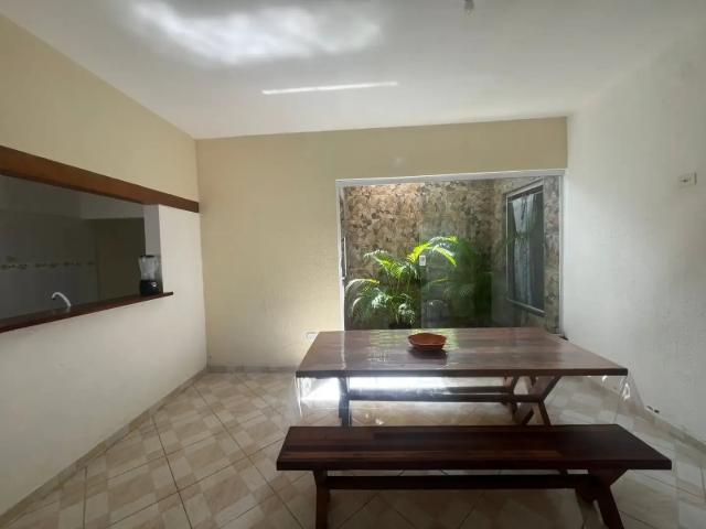 Casa / Sobrado para Locação em Caraguatatuba/SP Centro 2 Quartos